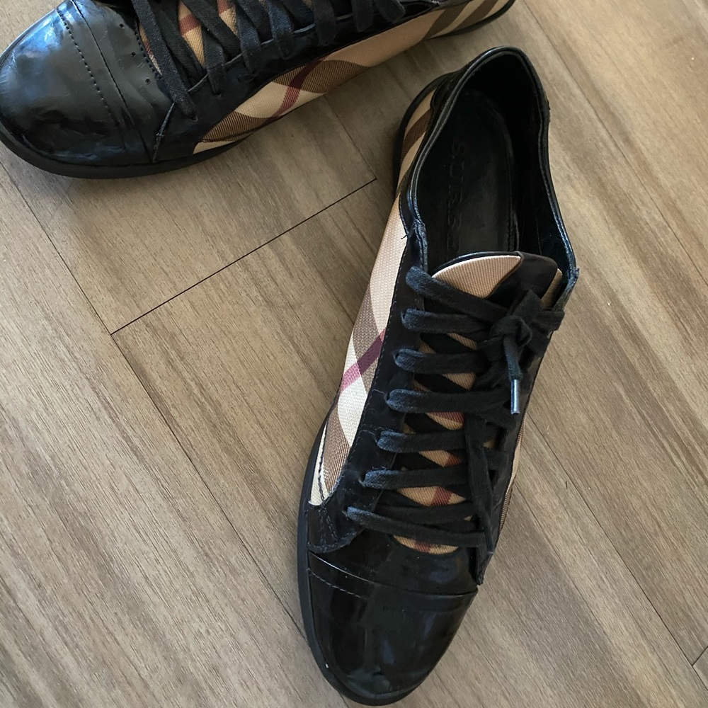Burberry sneakers in very good condition